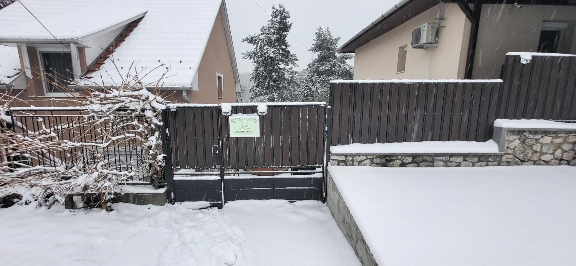 Lugas Apartman Miskolctapolca 2 Haloszoba Dezsa Es Jakuzzi Koezel A Barlangfuerdohoez Экстерьер фото