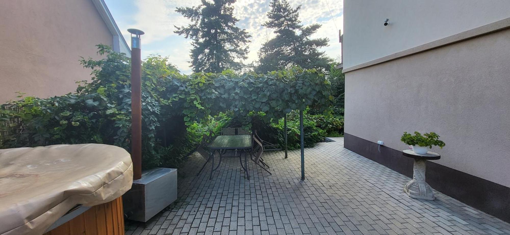 Lugas Apartman Miskolctapolca 2 Haloszoba Dezsa Es Jakuzzi Koezel A Barlangfuerdohoez Экстерьер фото