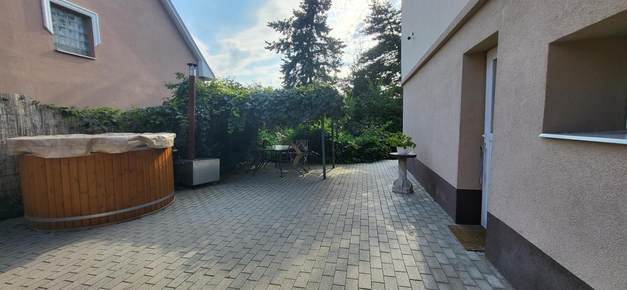 Lugas Apartman Miskolctapolca 2 Haloszoba Dezsa Es Jakuzzi Koezel A Barlangfuerdohoez Экстерьер фото
