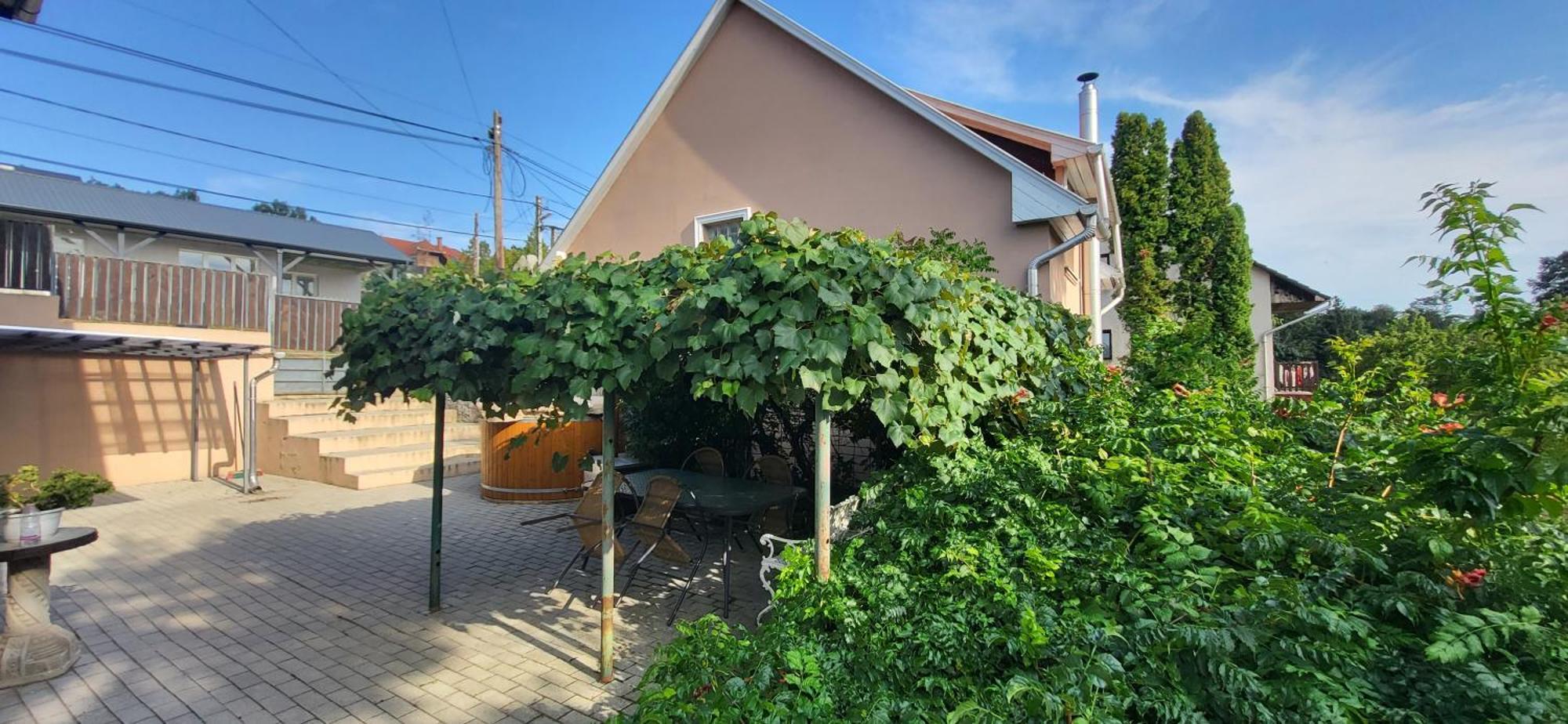 Lugas Apartman Miskolctapolca 2 Haloszoba Dezsa Es Jakuzzi Koezel A Barlangfuerdohoez Экстерьер фото